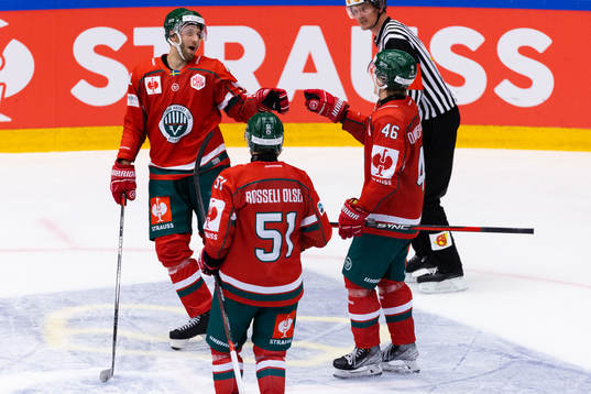 Liam Dower Nilsson of Frölunda celebrates scoring 4-0 with