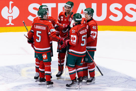 Liam Dower Nilsson of Frölunda celebrates scoring 4-0 with