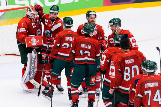 Goalkeeper Lars Johansson of Frölunda celebrates with team