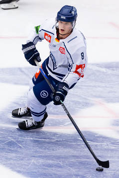 Joshua Samanski of Straubing Tigers