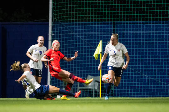 Chloe Kelly of England against Amalie Eikeland, Thea Bjelde