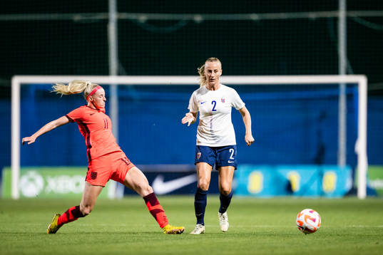 Chloe Kelly of England and Anja Sønstevold of Norway