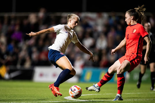 Amalie Eikeland of Norway and Niamh Charles of England