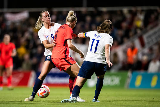 Lisa Fjeldstad Naalsund and Guro Reiten of Norway against