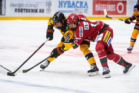 Luleås Ronja Savolainen och Modos Julia Perjus