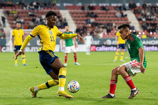 Anthony Elanga of Sweden and Carlos Rodriguez of Mexico