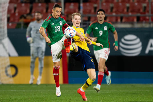 Andres Guardado of Mexico and Samuel Gustafson of Sweden