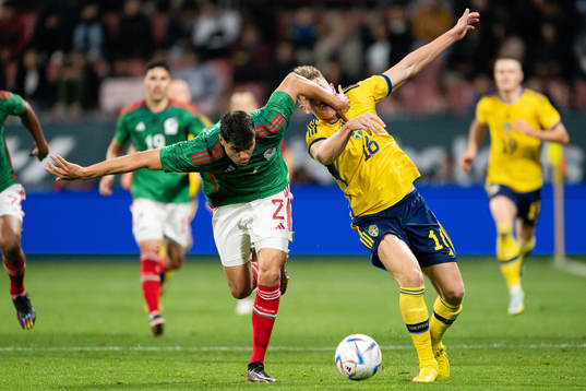 Nestor Araujo of Mexico and Viktor Gyökeres of Sweden