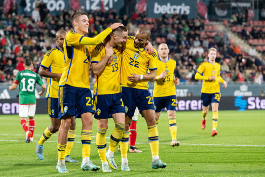 Bläddra bland fler bilder av Football, International Friendly, Mexico - Sweden