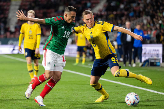 Andres Guardado of Mexico and Ludwig Augustinsson of Sweden
