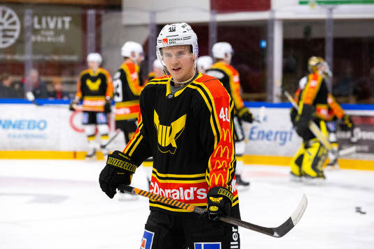 Västerås Isak Skedung på uppvärmningen