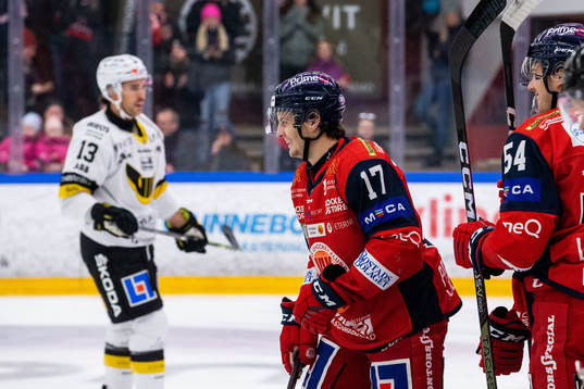 Västerviks Grayson Pawlenchuk jublar