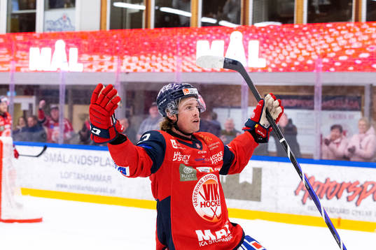 Västerviks Troy Loggins jublar
