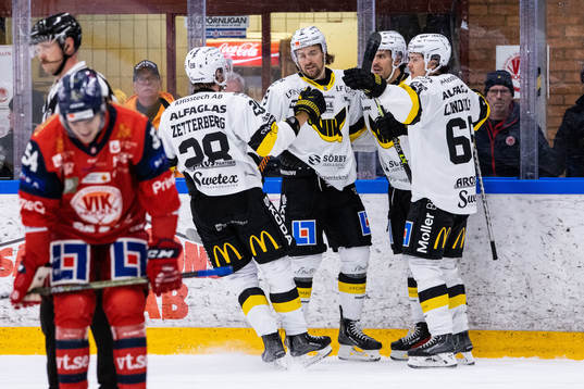 Västerås Trevor Cheek jublar med lagkamrater
