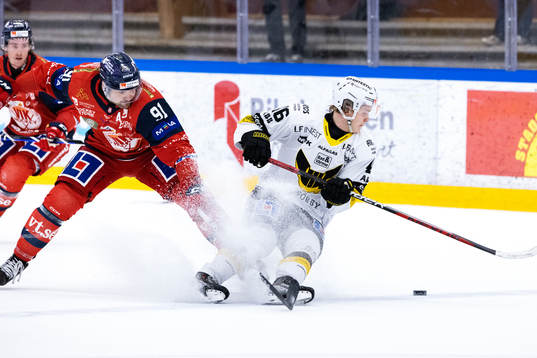 Västerviks Marcus Vela och Västerås Liam Dower Nilsson