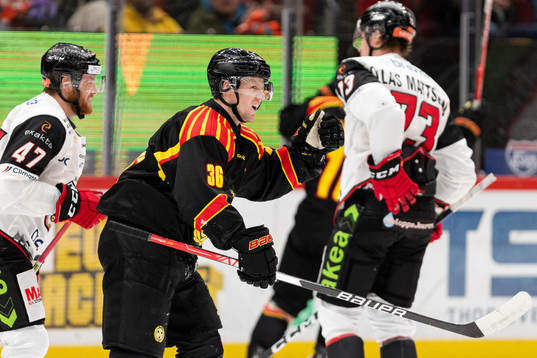 Brynäs Linus Ölund jublar