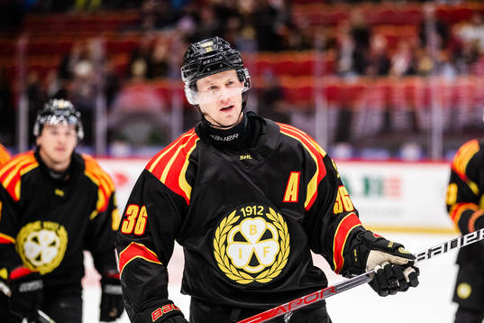Brynäs Linus Ölund jublar