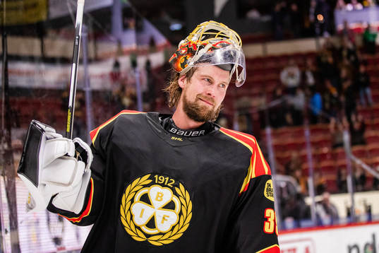 Brynäs målvakt Anders Lindbäck jublar