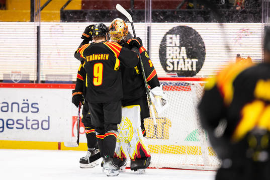 Brynäs William Strömgren och målvakt Anders Lindbäck