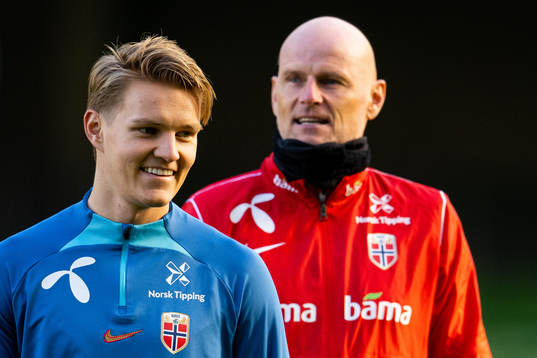 Martin Ødegaard and Ståle Solbakken, head coach of the