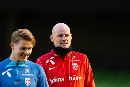 Martin Ødegaard and Ståle Solbakken, head coach of the