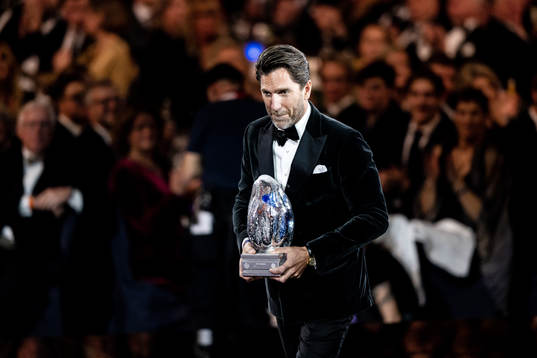 Henrik Lundqvist med priset Tidernas målvakt