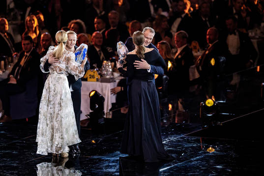 Gunilla Andersson Stampes och Nicklas Lidström tilldelas