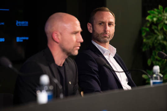 Sportchef Andreas Georgson presenterar Henrik Rydström som