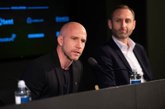 Sportchef Andreas Georgson presenterar Henrik Rydström som
