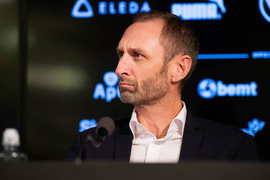 Sportchef Andreas Georgson presenterar Henrik Rydström som