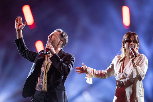 Peter Jöback och Petra Marklund