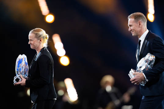 Gunilla Andersson Stampes och Nicklas Lidström tilldelas