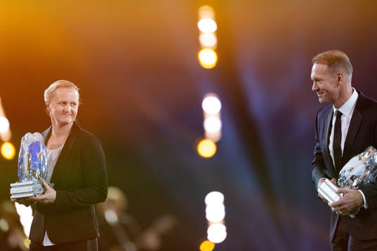 Gunilla Andersson Stampes och Nicklas Lidström tilldelas