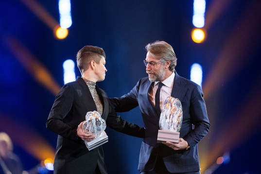 Erika Holst och Peter Forsberg tilldelas priset Tidernas