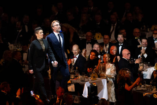 Erika Holst och Peter Forsberg tilldelas priset Tidernas