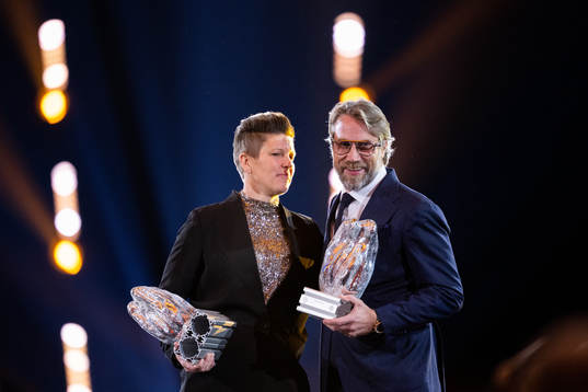 Erika Holst och Peter Forsberg tilldelas priset Tidernas