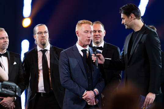 Jörgen Jönsson när Tre Kronor OS-laget 2006 tilldelas