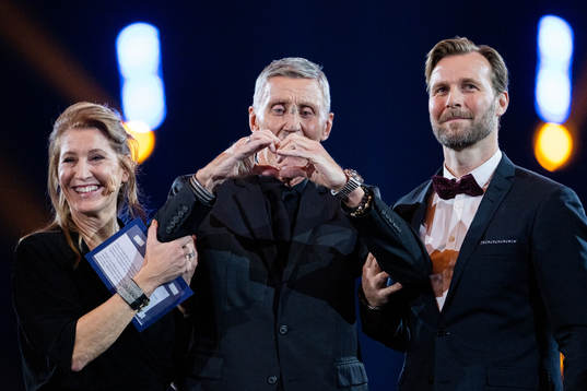 Börje Salming tilldelas priset NHL Honorary Award
