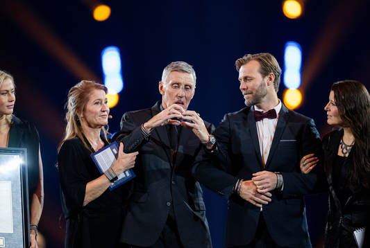 Bianca, Pia, Anders och Teresa Salming med Börje Salming
