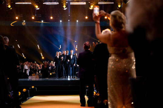 Pia med Börje Salming som tilldelas priset NHL Honorary