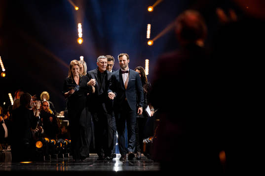 Pia med Börje Salming som tilldelas priset NHL Honorary