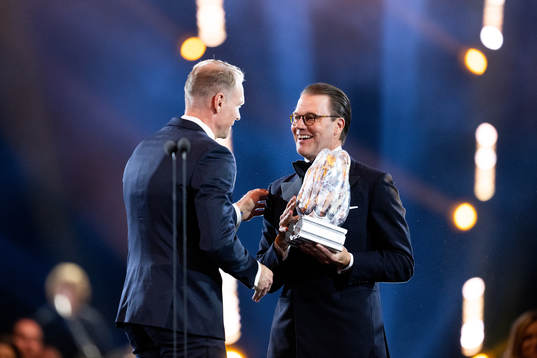 Nicklas Lidström och Prins Daniel, prisutdelare av