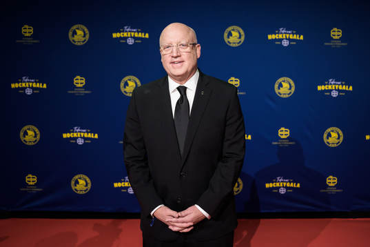 Bill Daly, vice kommissarie för NHL, på röda mattan
