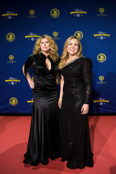 Filippa Rådin och Anja Pärson på röda mattan
