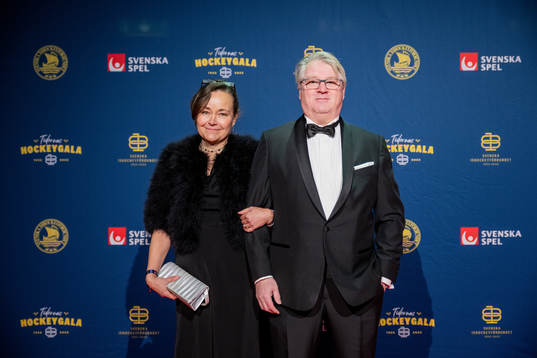 Peter Elander med sällskap på röda mattan
