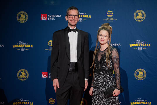 Amanda Lind med sällskap på röda mattan