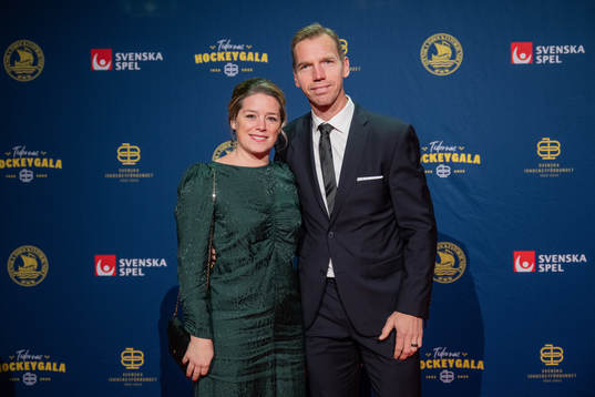 Mikael Samuelsson med sällskap på röda mattan