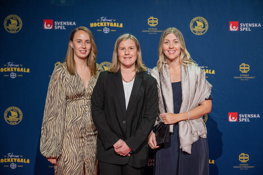 Emma Eliasson med sällskap på röda mattan