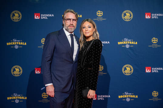 Peter Forsberg med fru Nicole Nordin på röda mattan