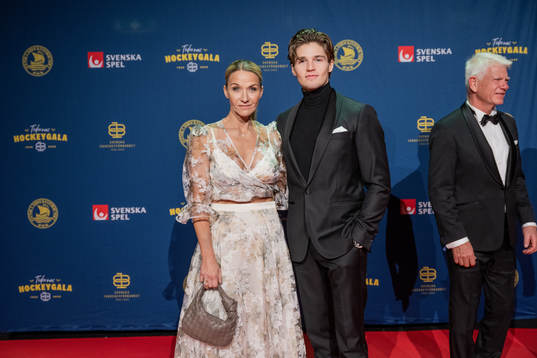 Kristin Kaspersen med Filip Kaspersen Lamprecht på röda